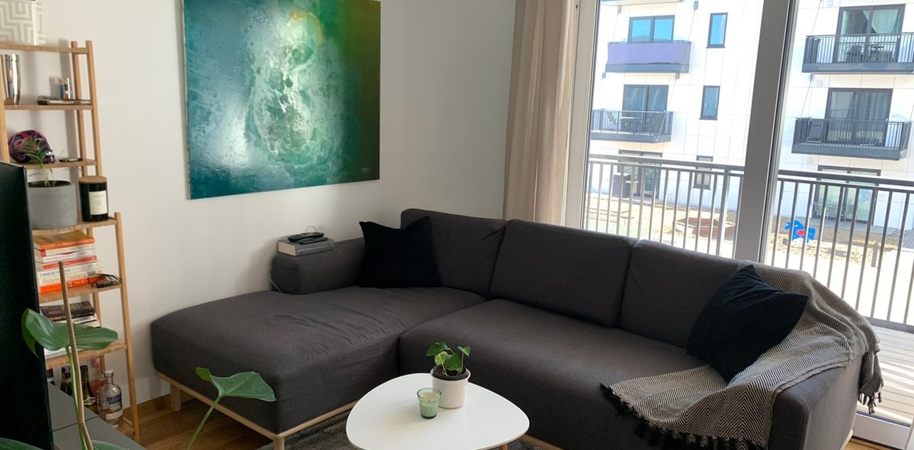 Stue med god plass til sofa