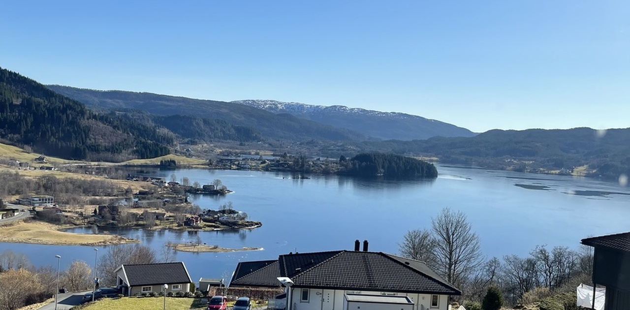 Utsikt med flott terrasse
