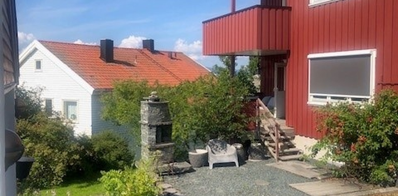 Inngang i sokkel