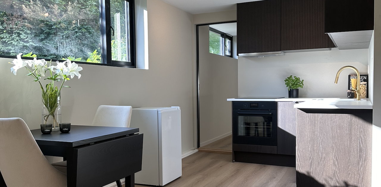 Moderne hybel nyoppusset i 2024.