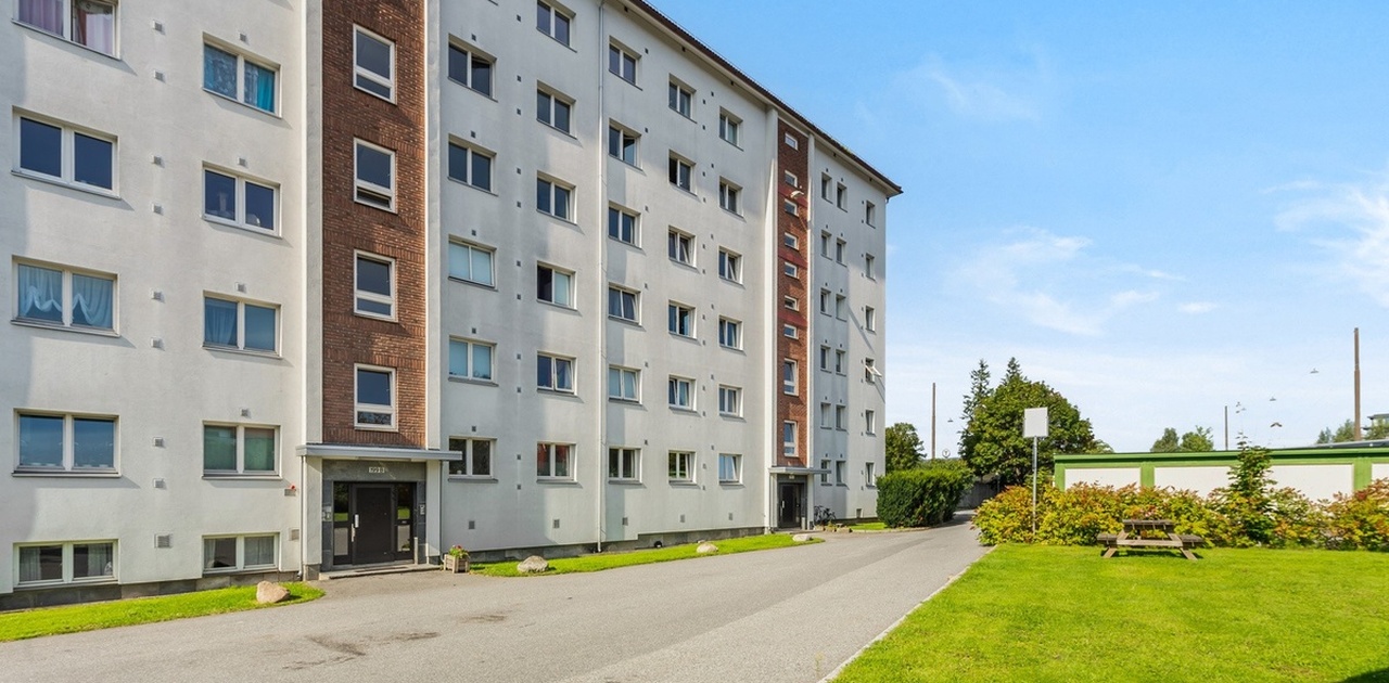 Fin blokk på Sinsen. Legg merke til T-baneskiltet i bakgrunnen !
