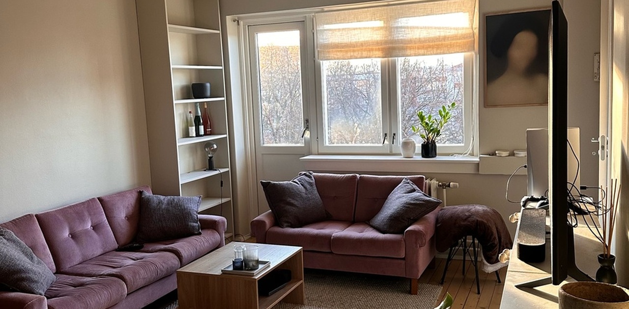 Lys og åpen stue, med god planløsning