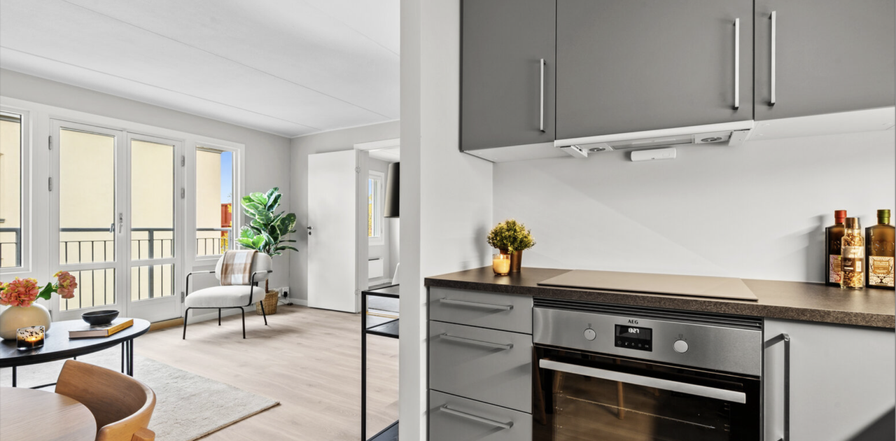 Stue fra kjøkken. (Salgsannonse.)