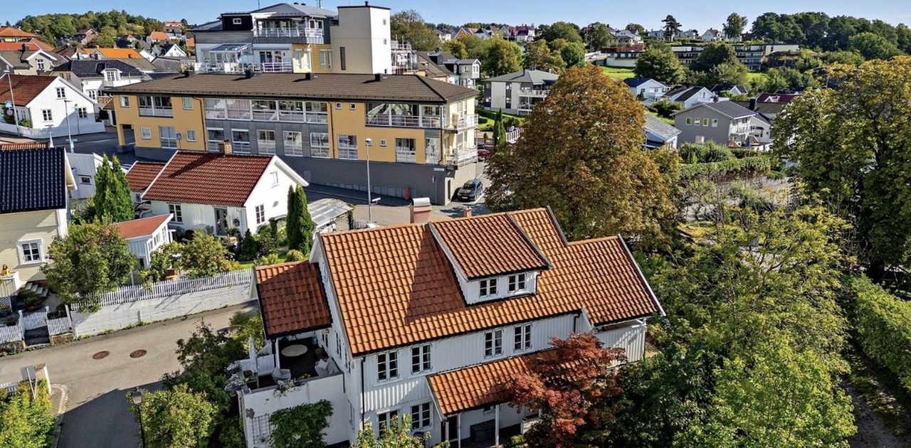 Egen inngang nede