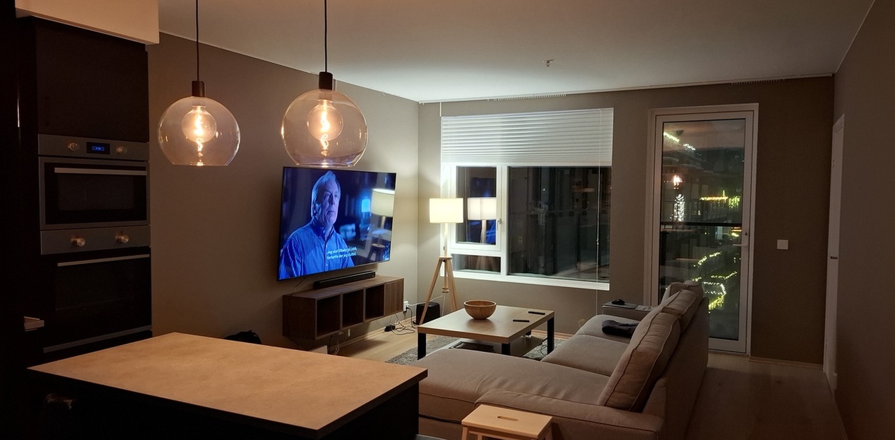 Til høyre for balkong døren er inngangen til det andre soverommet