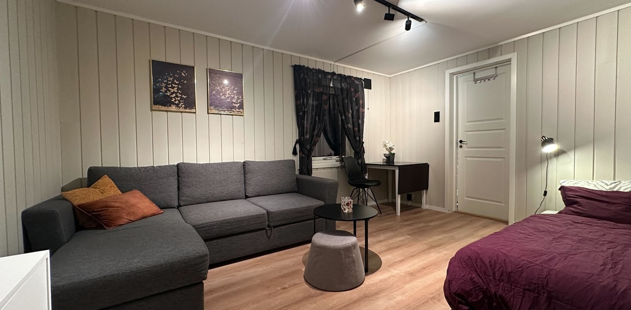 Oppholdsrom sett fra kjøkken