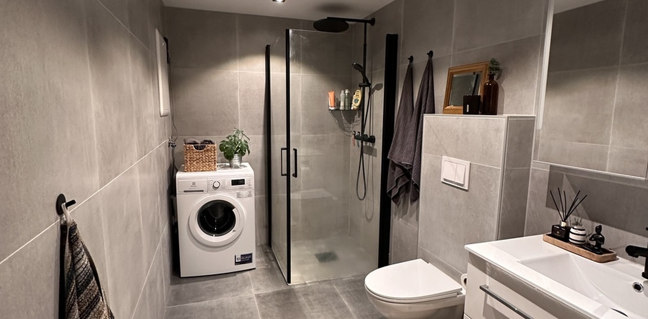 Bad oppgradert i 2023. Vaskemaskin inkludert.