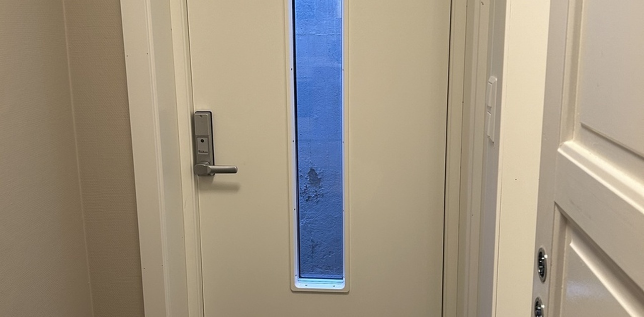 Inngangsdør m kodelås
