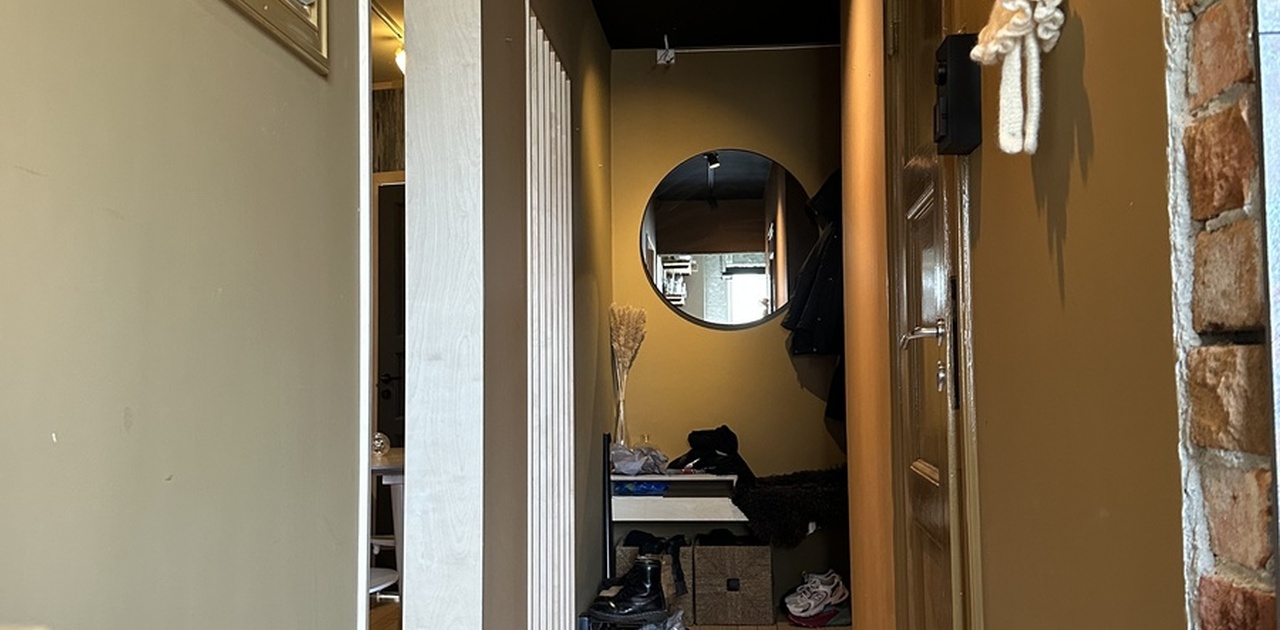 Tatt fra kjøkken ut mot gang