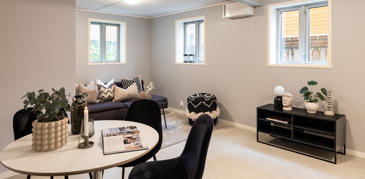 Velkommen til Rosenborg gate. Nyoppusset og stilig leilighet på ca. 50 kvm med svært attraktiv beliggenhet på beste Møllenberg, rett ved Solsiden. Høy standard.