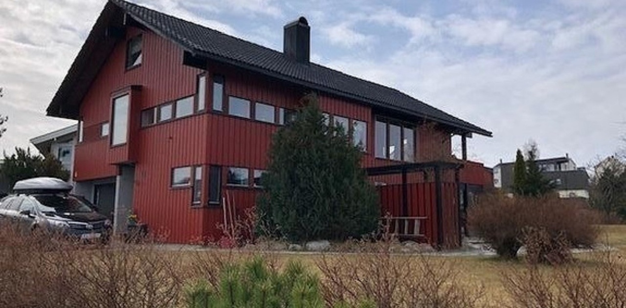 Hus, inngang bak