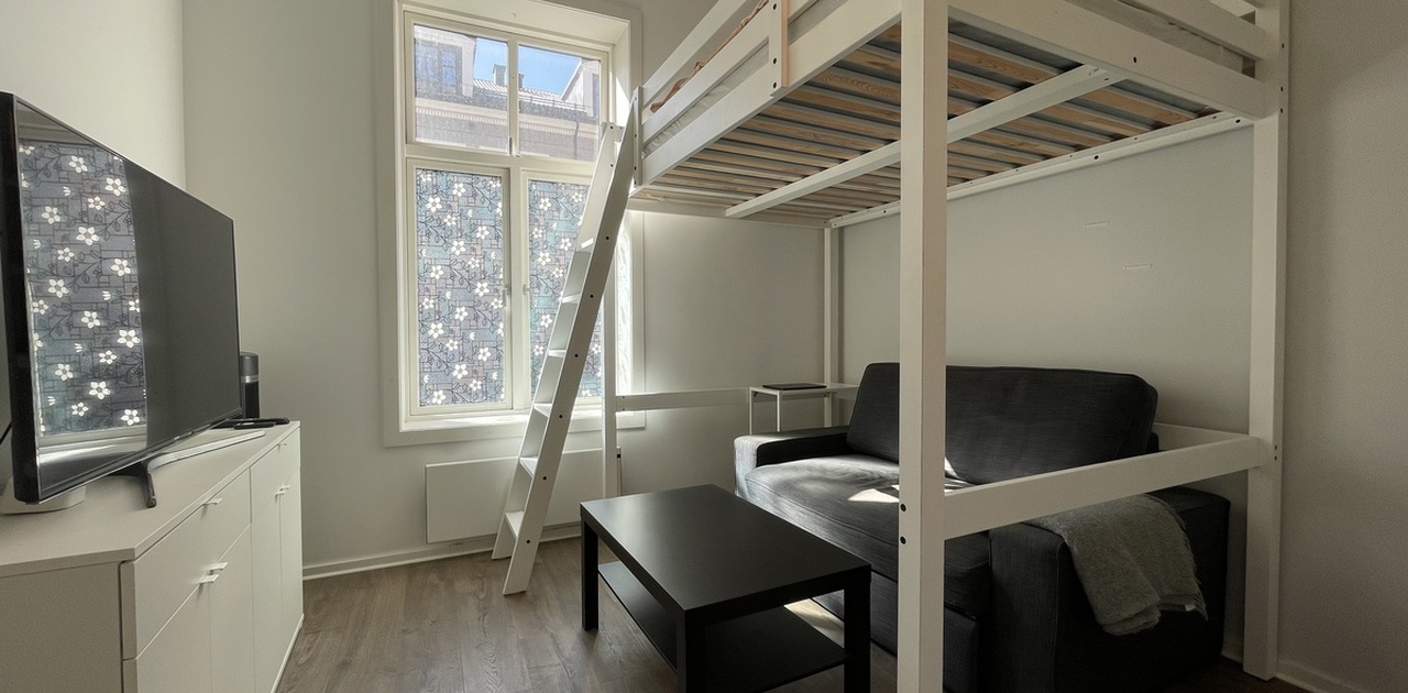 Høyt under taket, med sovesofa til gjester