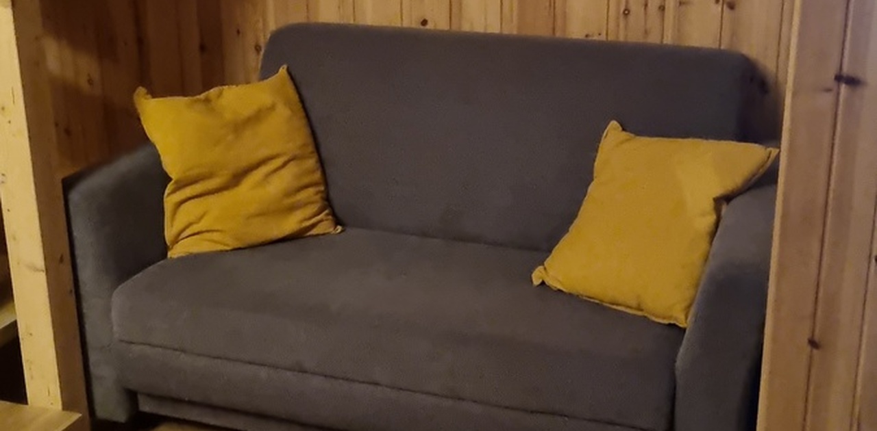 Gang mellom soverom og bad. Står for øyeblikket en sovesofa her.