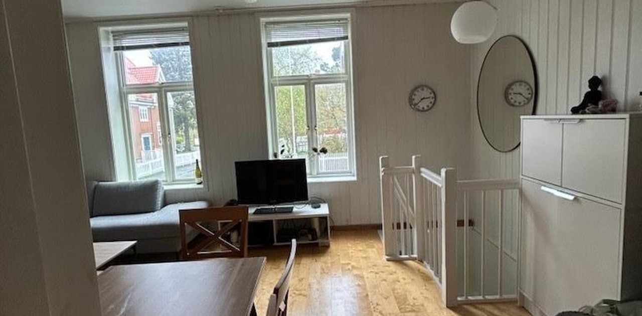 Fra yttergang og inn mot stua