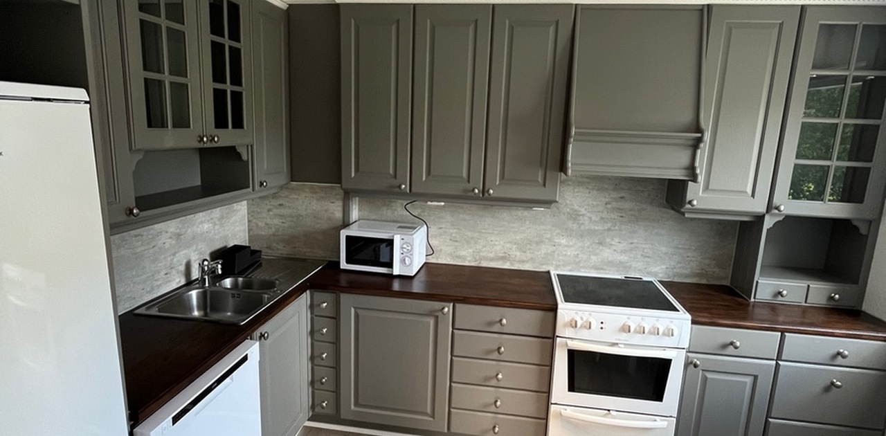 Romslig kjøkken - ekstra kjøleskap følger med