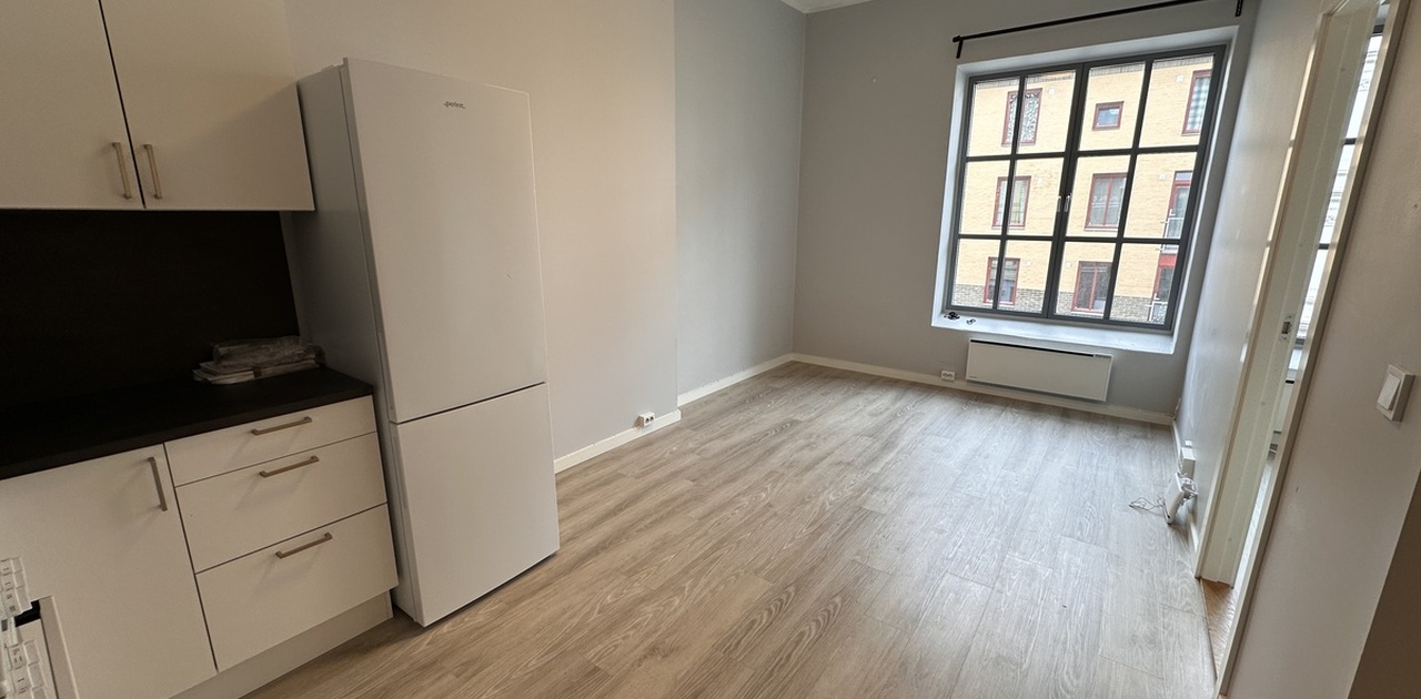 Stue med store vinduer