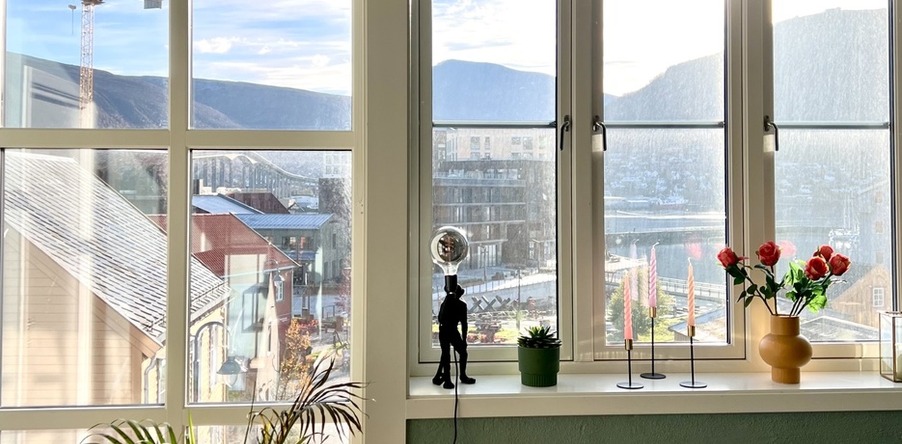 Store vinduer som slipper inn masse lys!
