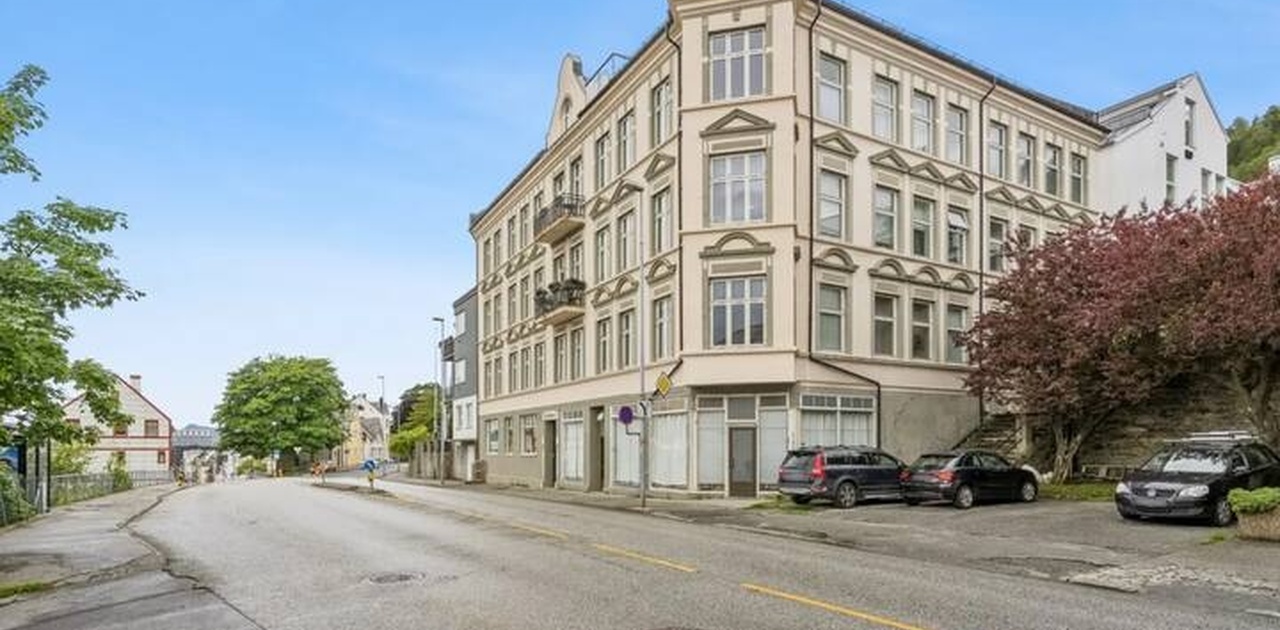 Leiligheten er den på hjørnet i 4.etasje