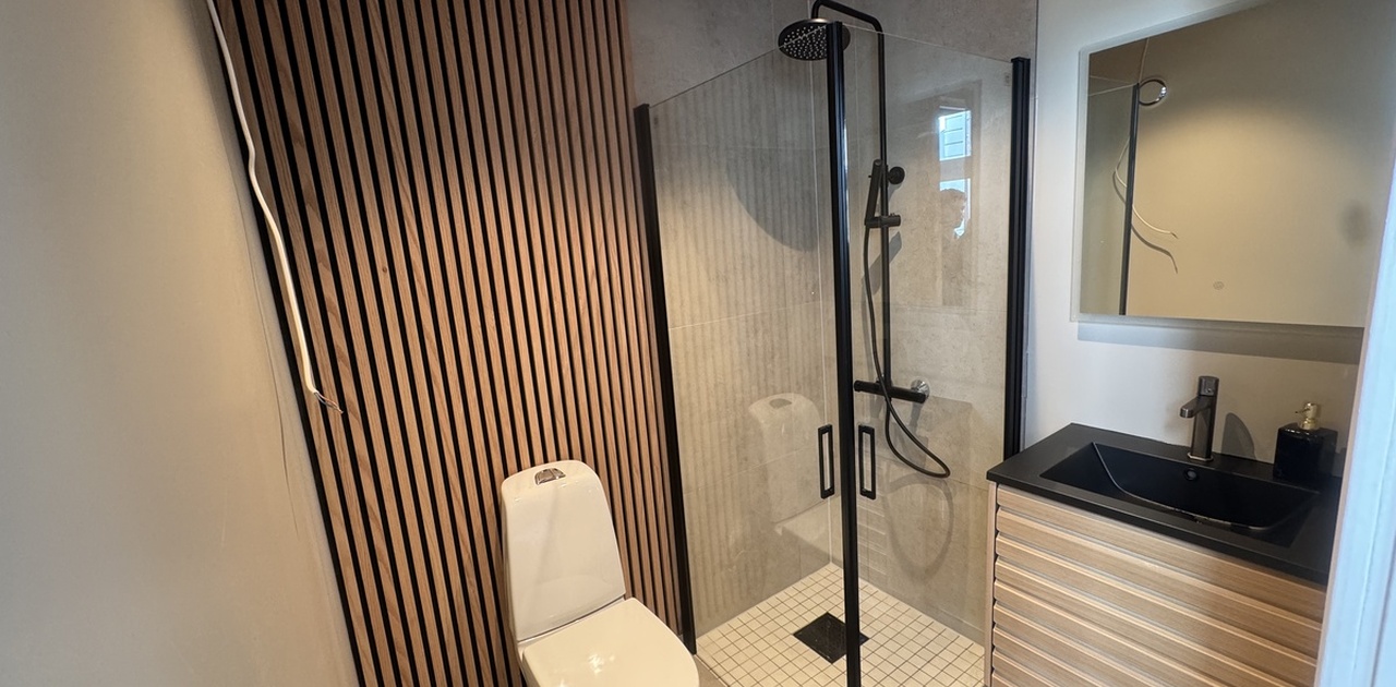 Badet er rålekkert med bland annet lysspeil