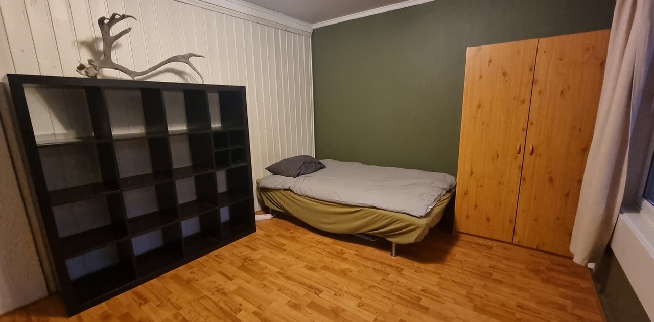 Soverom 1 - kr 7000 -19 m2 - ledig fra 15.08.2025