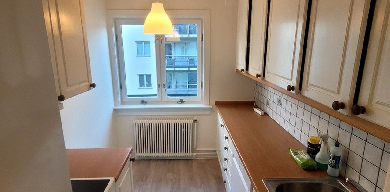 Kjøkken med plass til spisebord