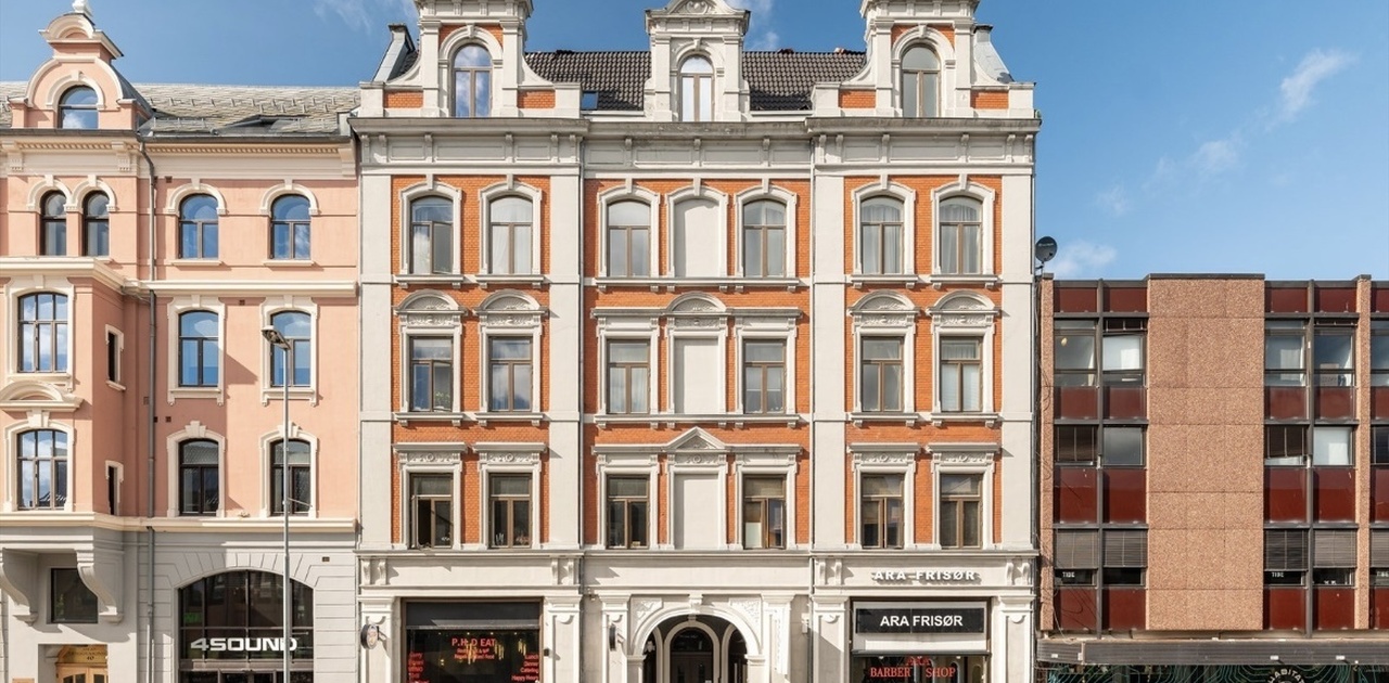Bygården er tegnet av den anerkjente arkitekten Karl Norum, som er bedre kjent for å ha tegnet Britannia Hotell.