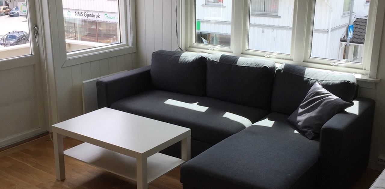 Hybel nr. 1 med egen sittegruppe og veranda