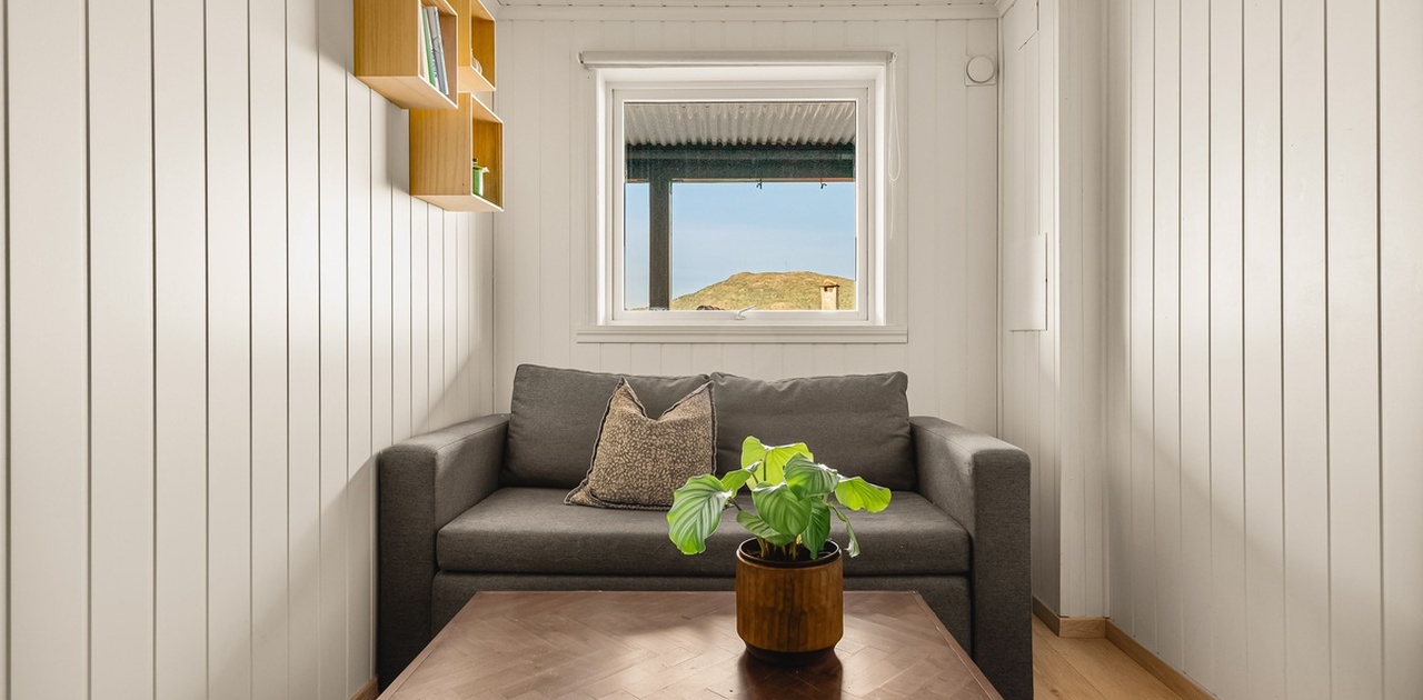 Stue/soverom med sovesofa ( Tv og bord følger ikke med)