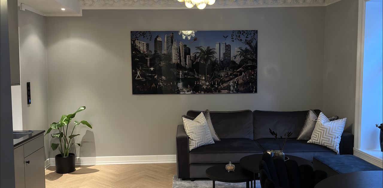 Sofa kan legges ut til en 150cm  seng.