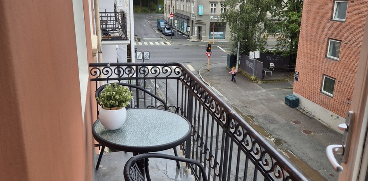 koselig liten balkong