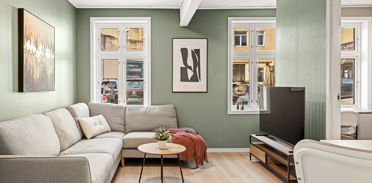 Living room: Sofa, sofa table, images