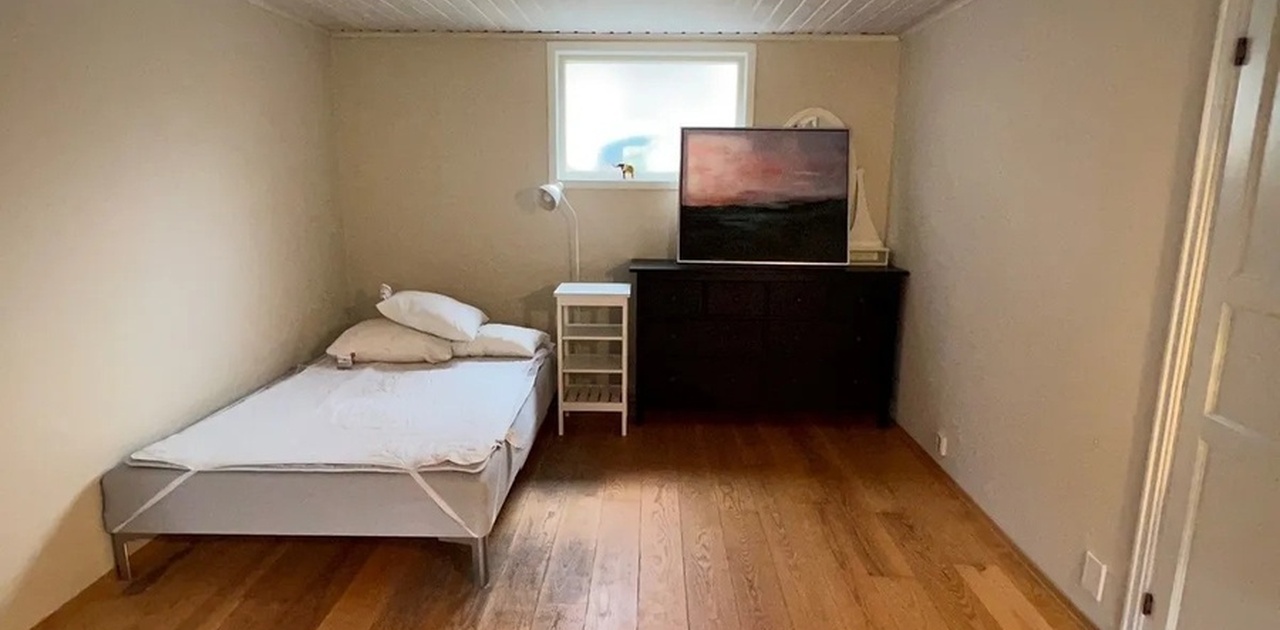 Stue i sin opprinnelige form (umøblert)