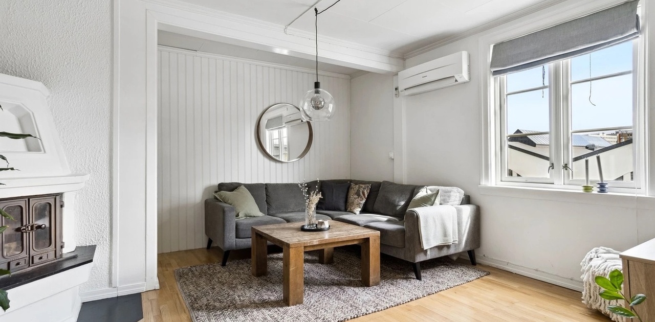 Stue, sofa og stuebord følger med om ønskelig