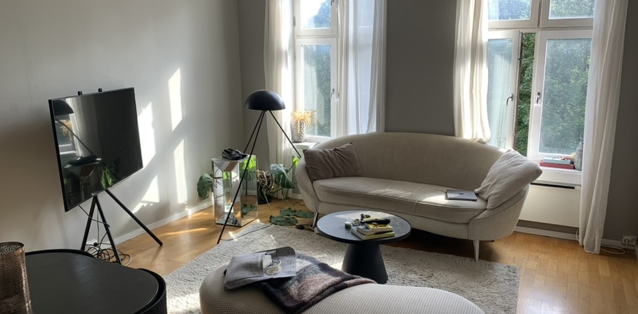 Stue med utsikt til parken