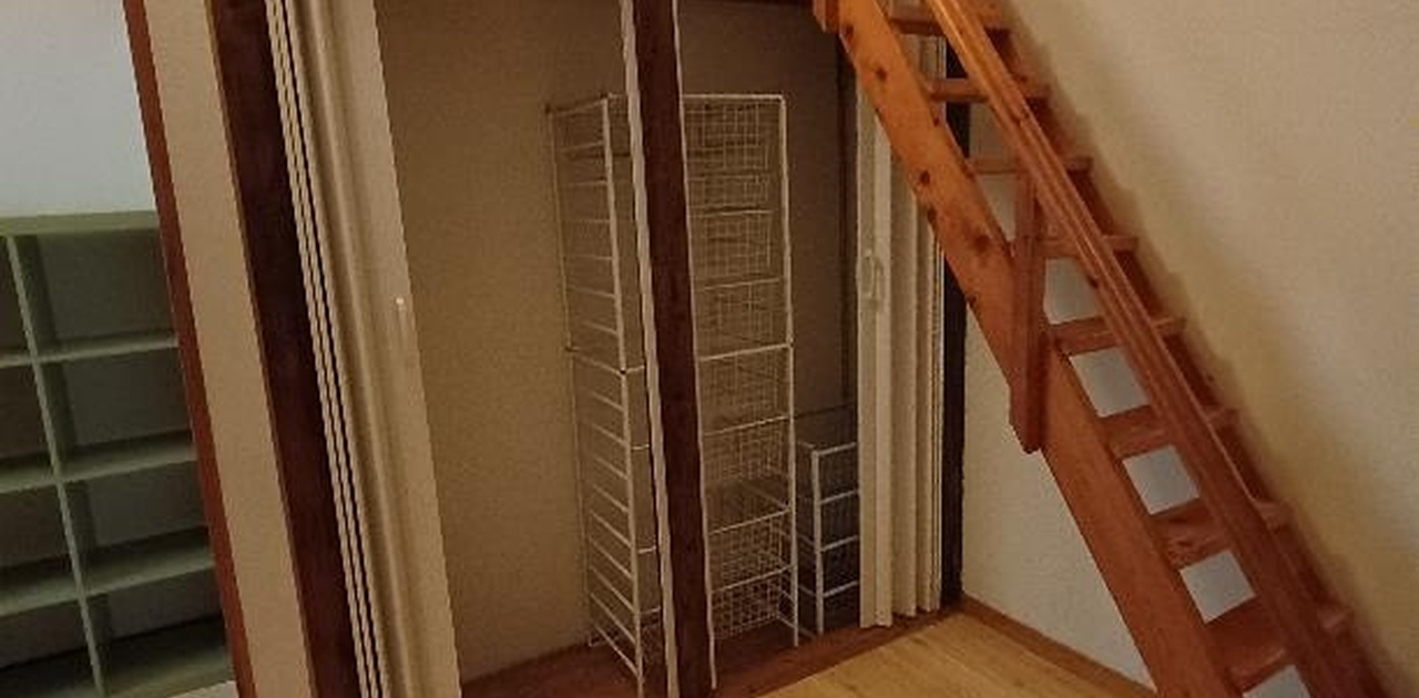 Ca. 14m2 pluss hems.