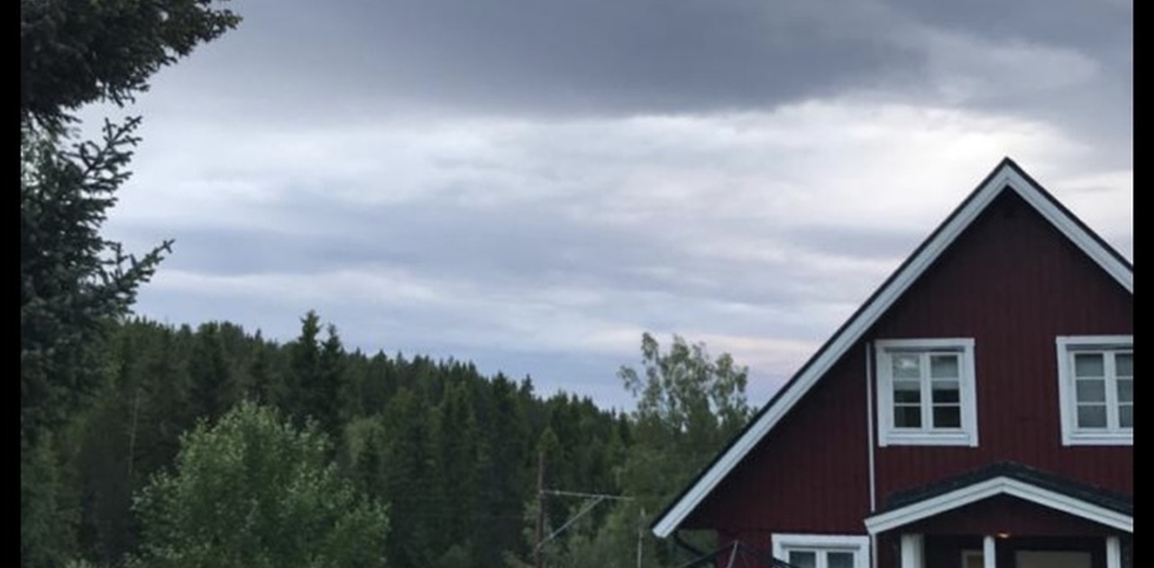 Huset sett fra forsiden, inngang bakside.