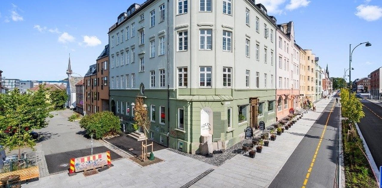 Ligger i 2.etasje i denne ærverdige bygården