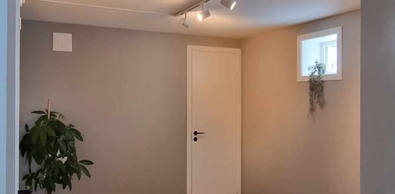 Stue, her vil det bli satt inn et kjøkken samt hjemmekino.