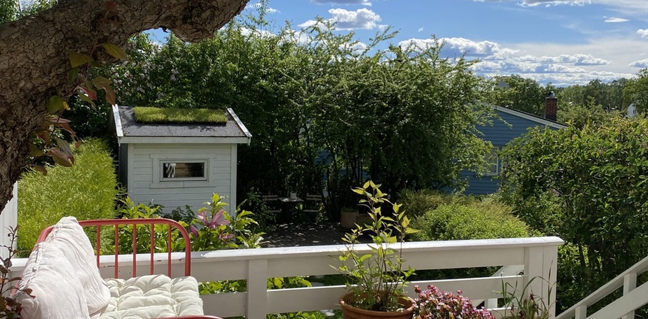 Hage, utgang fra 2. etg. Terrasse i to plan for optimaliserte forhold for ettermiddagssol