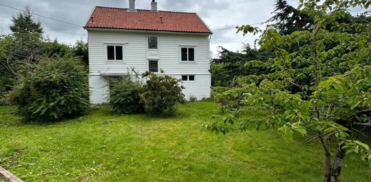 Huset sett fra hagen