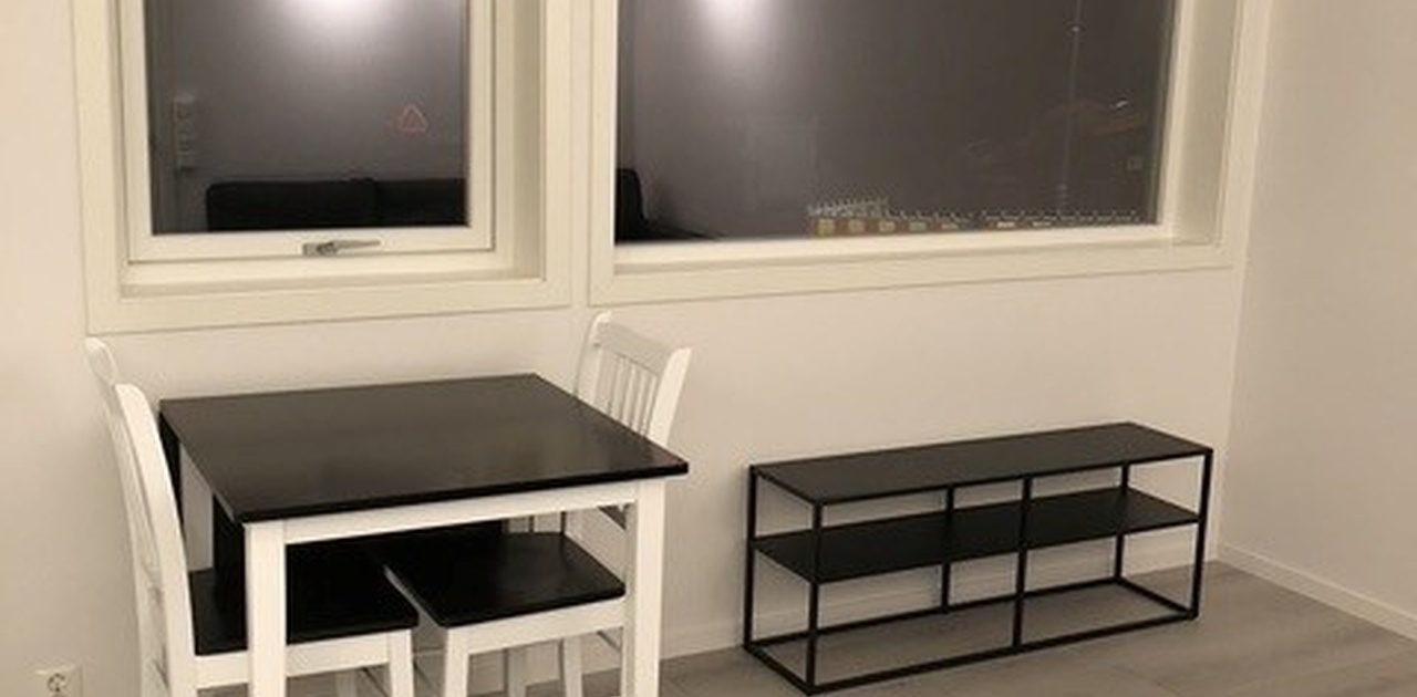 Kjøkkenbord og tv-benk