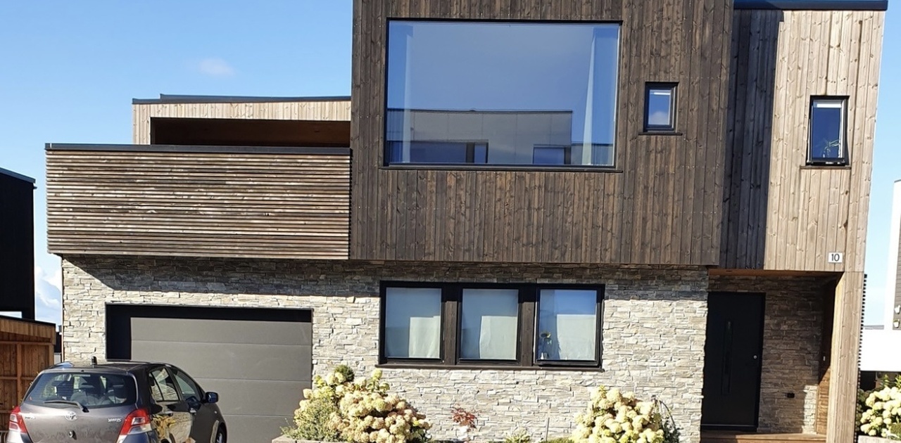 Forside hus - trappenedgang høyre side