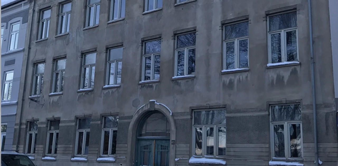 Utenfor bygningen