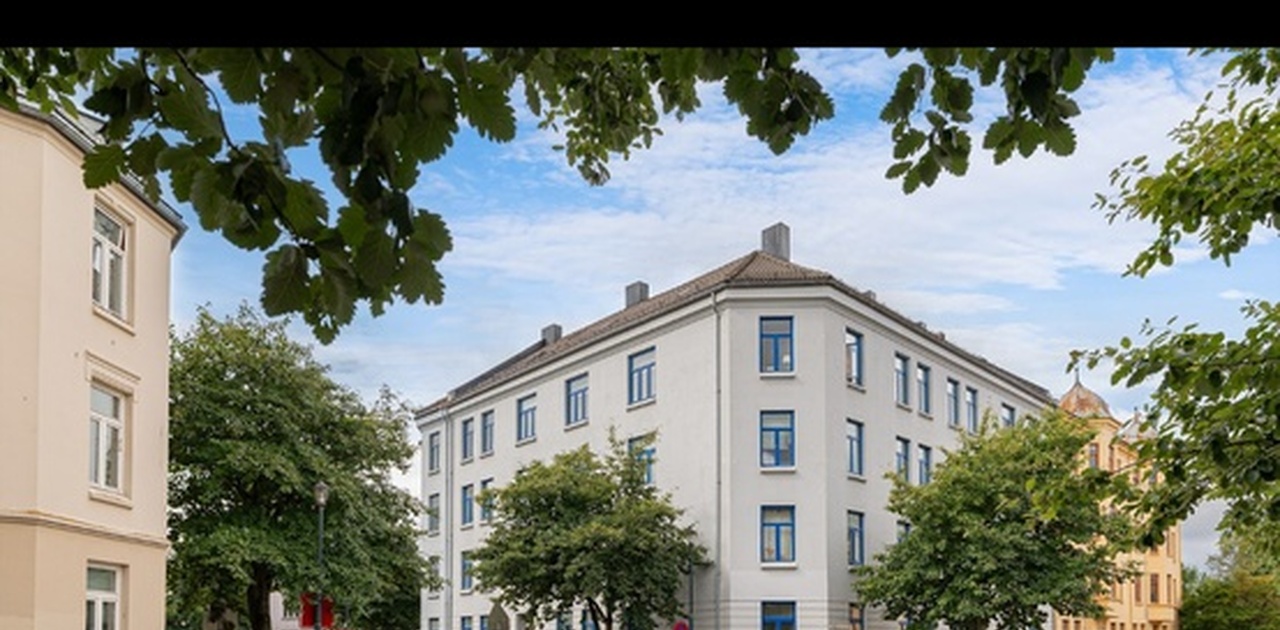 Fin og koselig fasade, med to ingangspartier