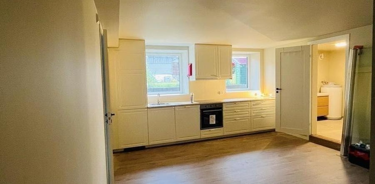 Kjøkken og en del av stuen