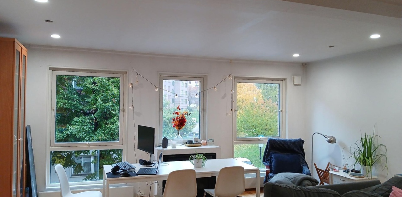 Stue med utsikt til Jens Bjelkes gate