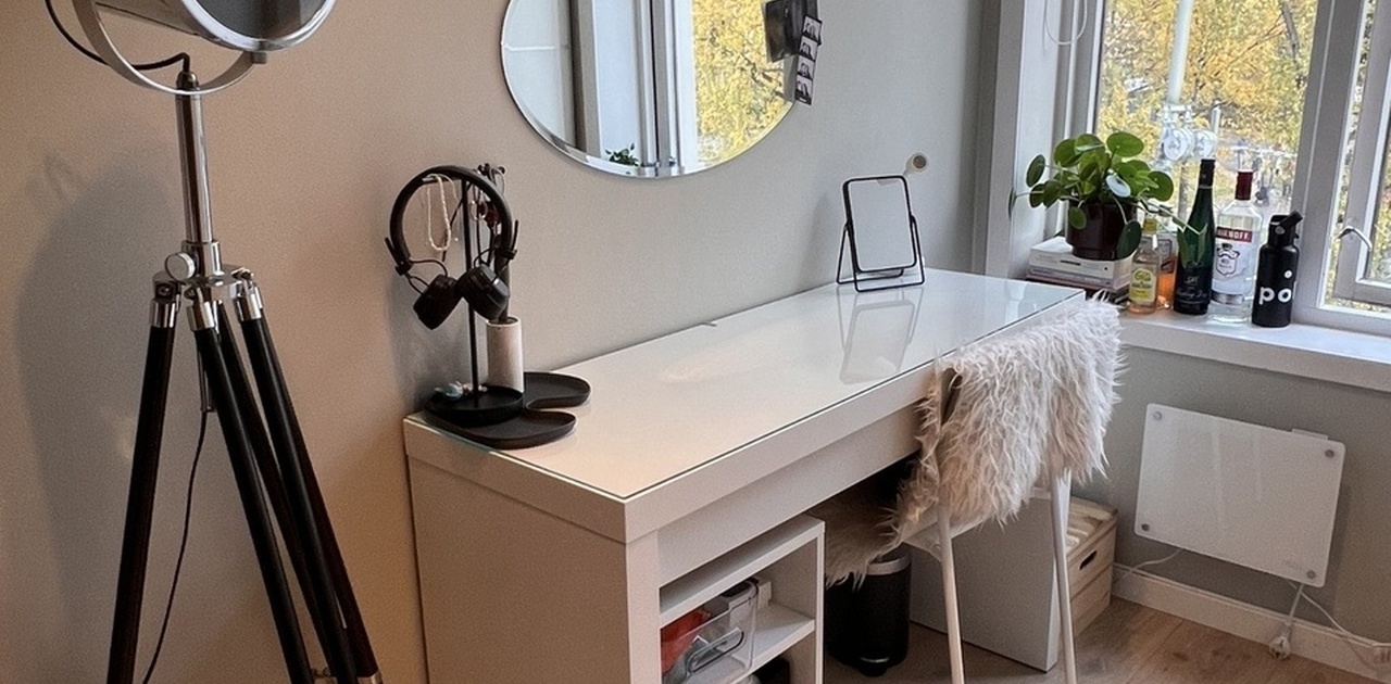 Seng, pult & stol kan kjøpes billig om ønskelig!