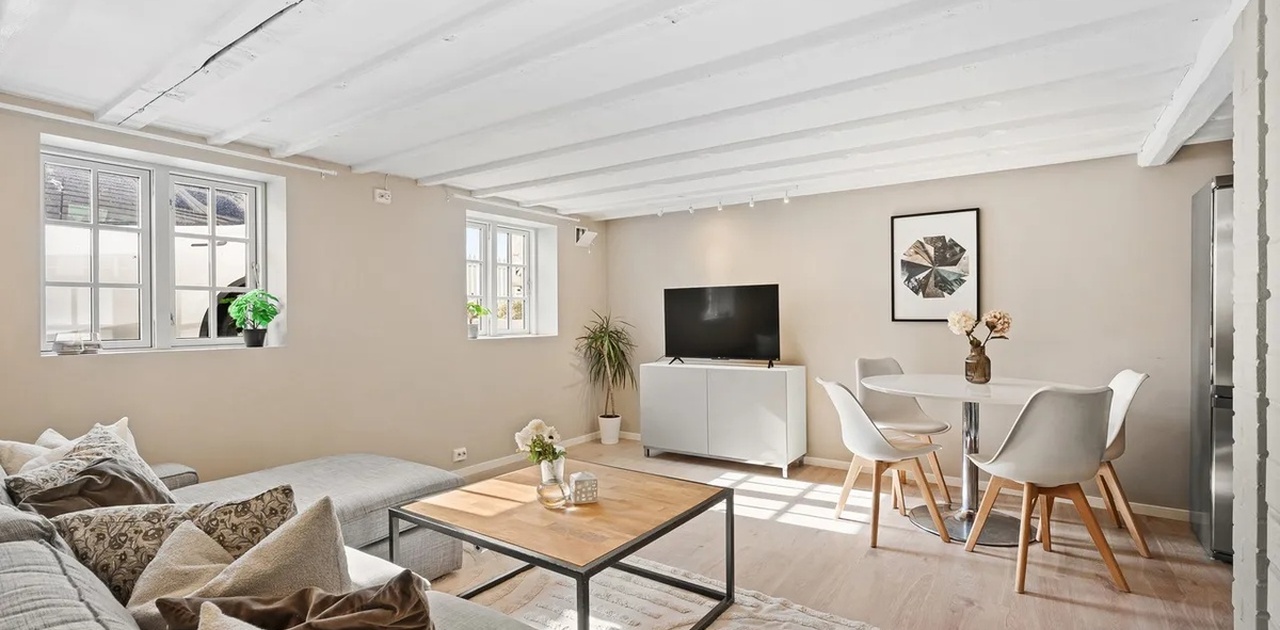 Stue med spisegruppe