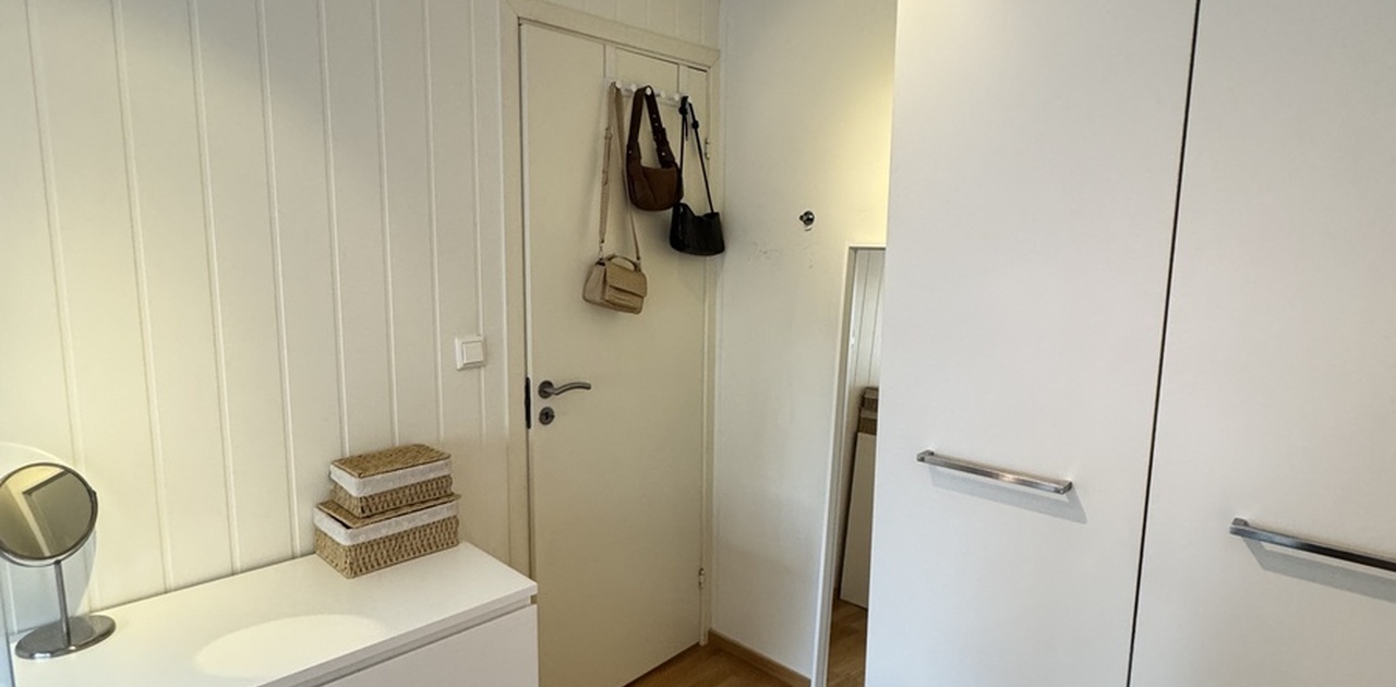 Klesskapet medfølger