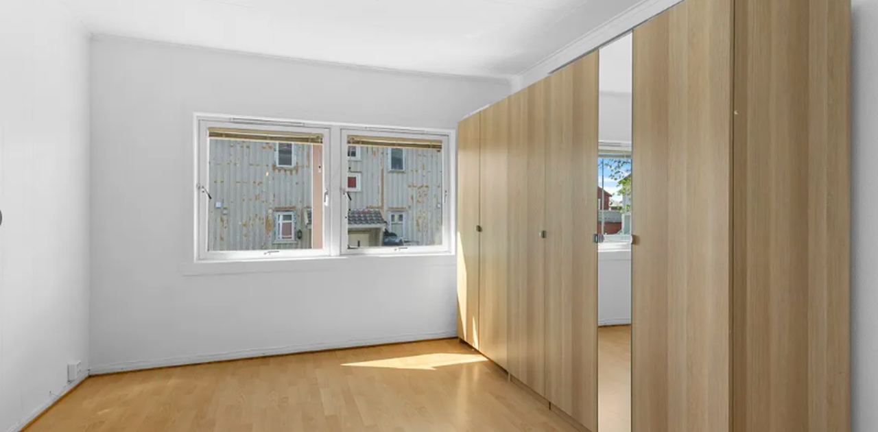 Soverommet som leies ut. Skap følger med.